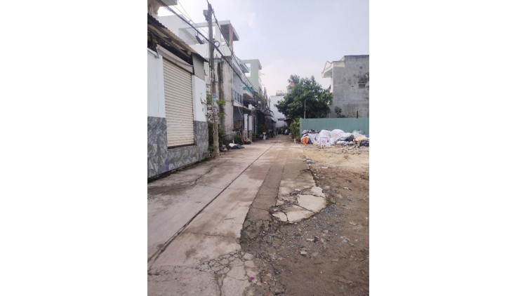 BÌNH TÂN - CÂY CÁM - CÁCH VÀI BƯỚC CHÂN RA MẶT TIỀN KÊNH THAM LƯƠNG - HẺM XE HƠI - NHÀ 2 TẦNG 2PN - 56M2 - SHR GIÁ 3.85  TỶ